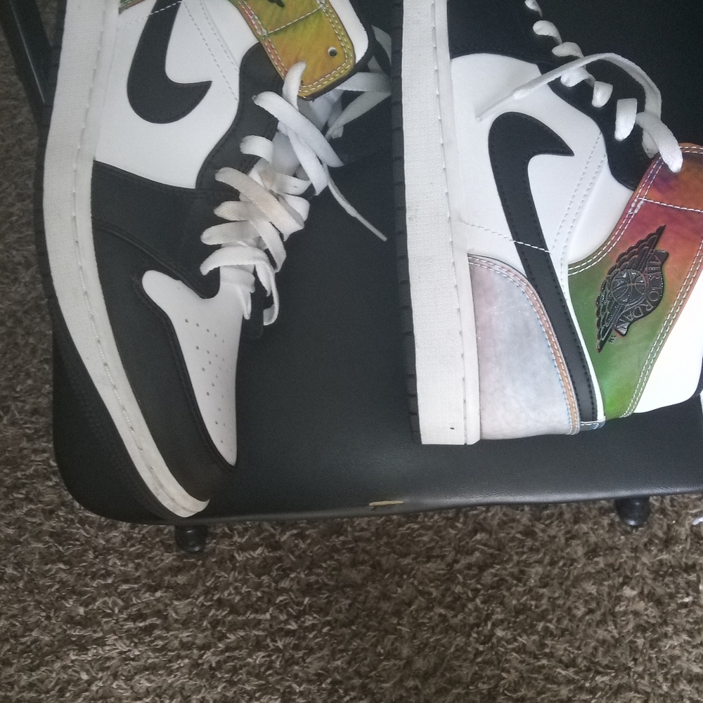 AIR JORDAN 1 SE MID HEAT REACTIVE ( HOLOGRAM EFFECT)